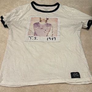 Taylor Swift Original 1989 world tour shirt